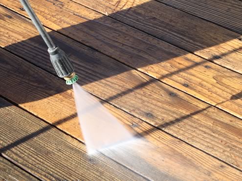 wooden fence and deck cleaning