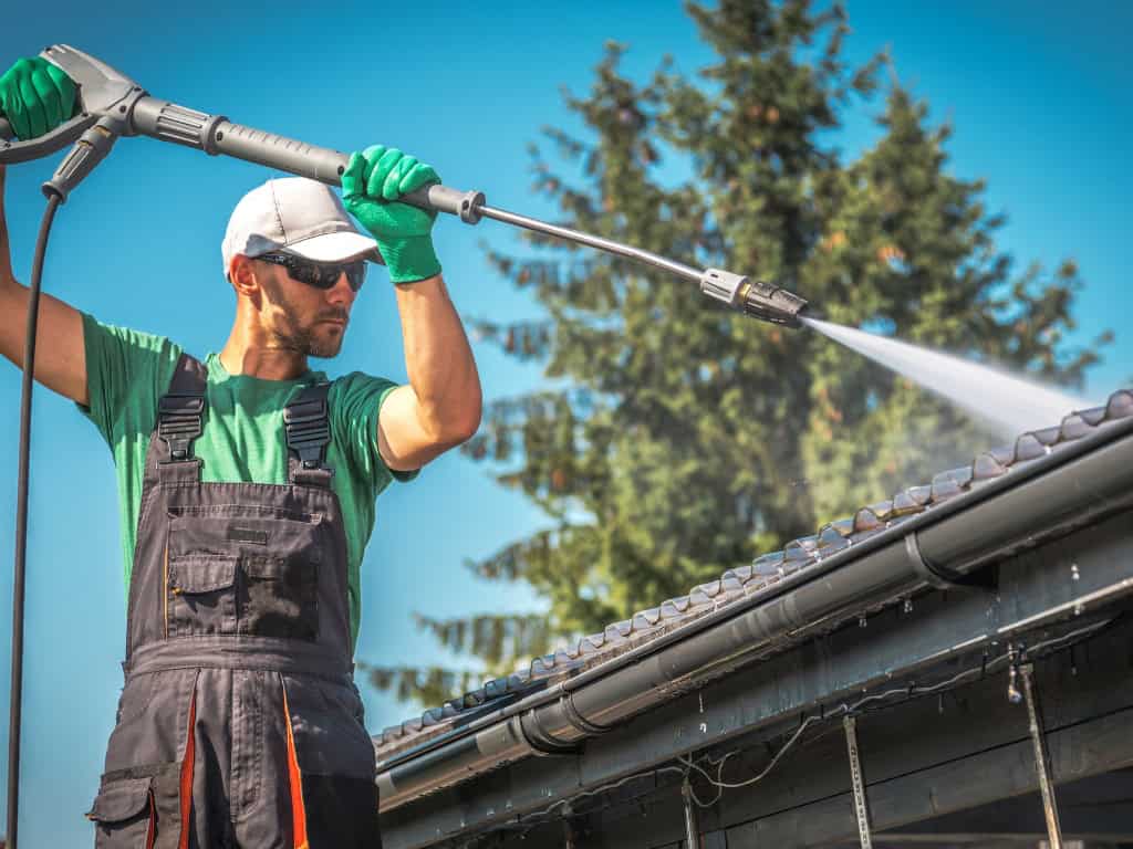 metal roof cleaning
