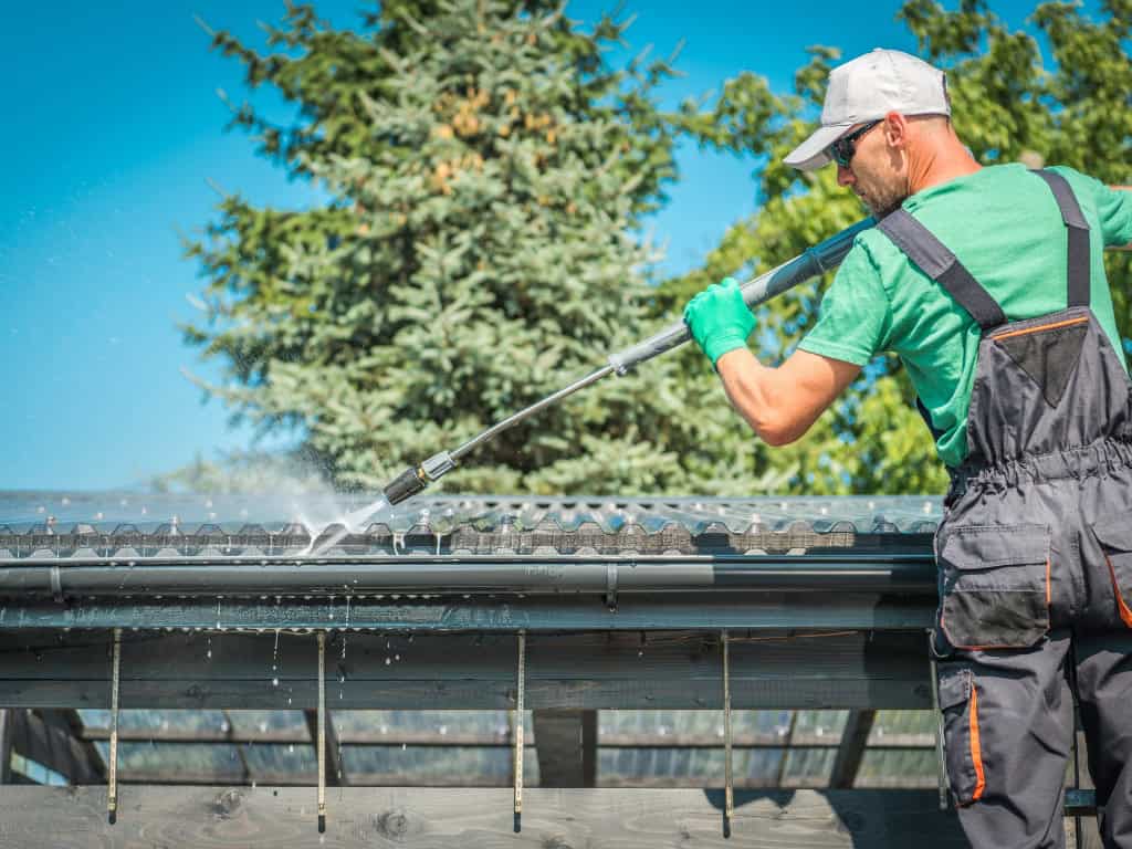 metal roof cleaning